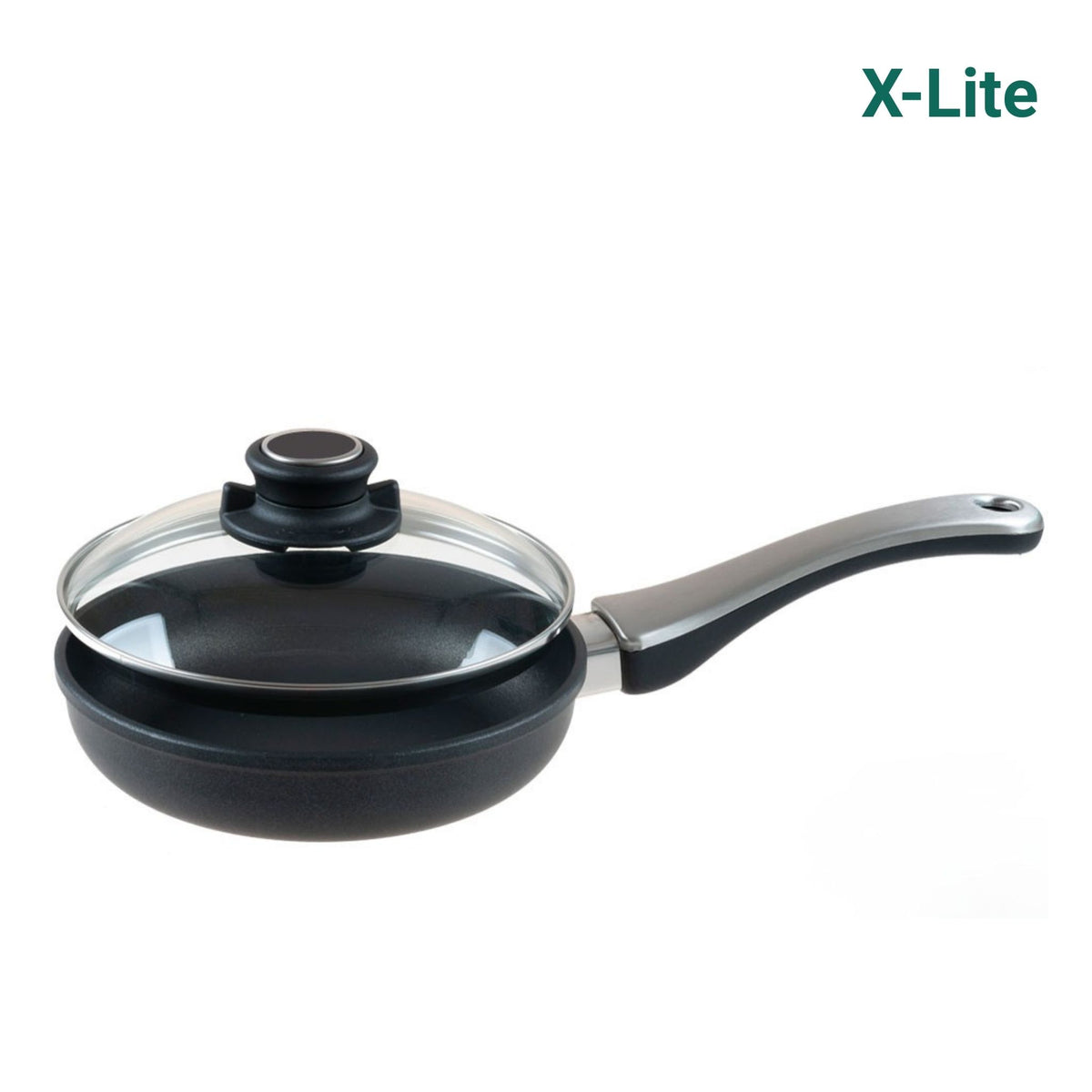 Schwarze Bratpfanne X-Lite mit Glasdeckel und langem Griff aus Edelstahl.