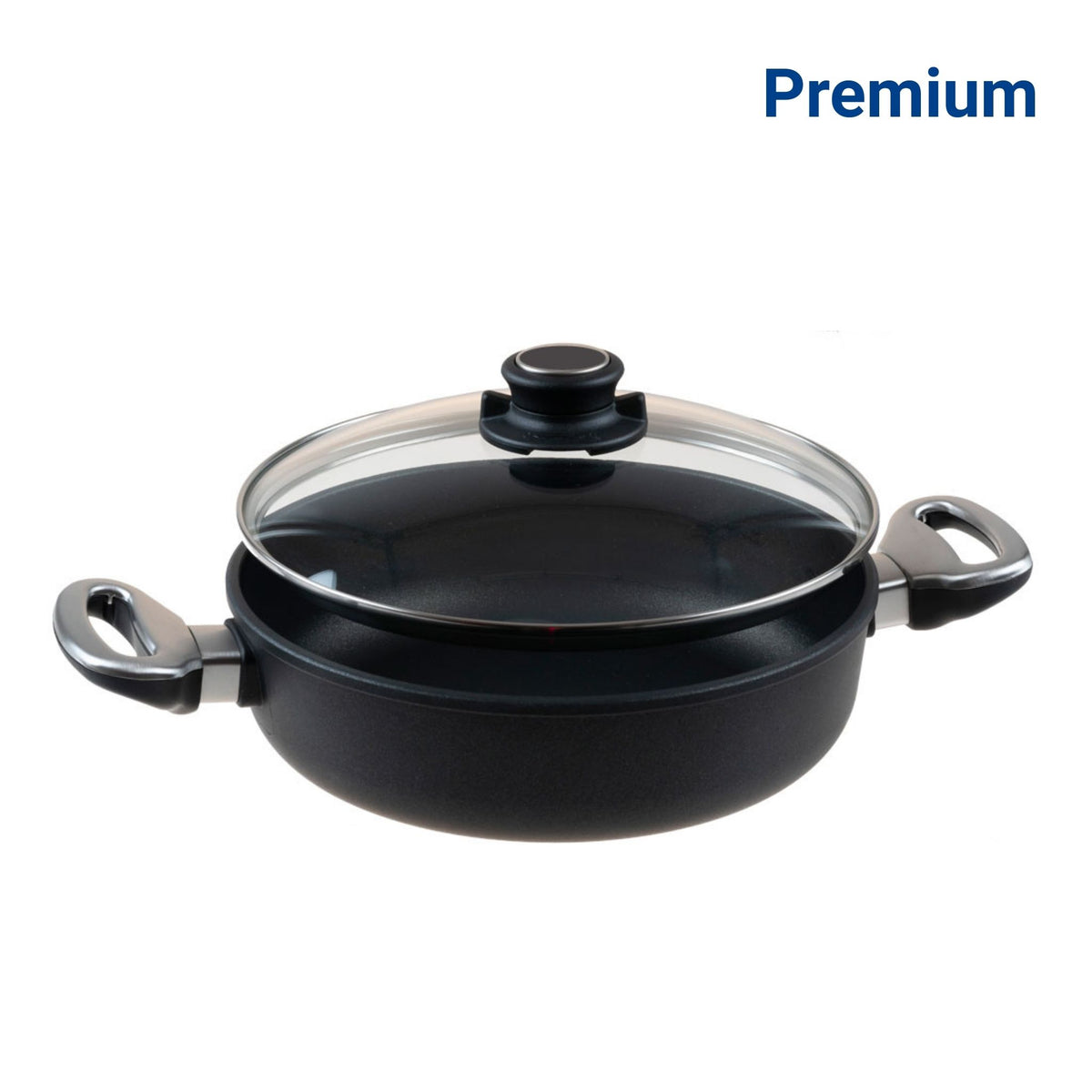 Schwarze Schmorpfanne aus Metall mit Glasdeckel und zwei seitlichen Griffen.