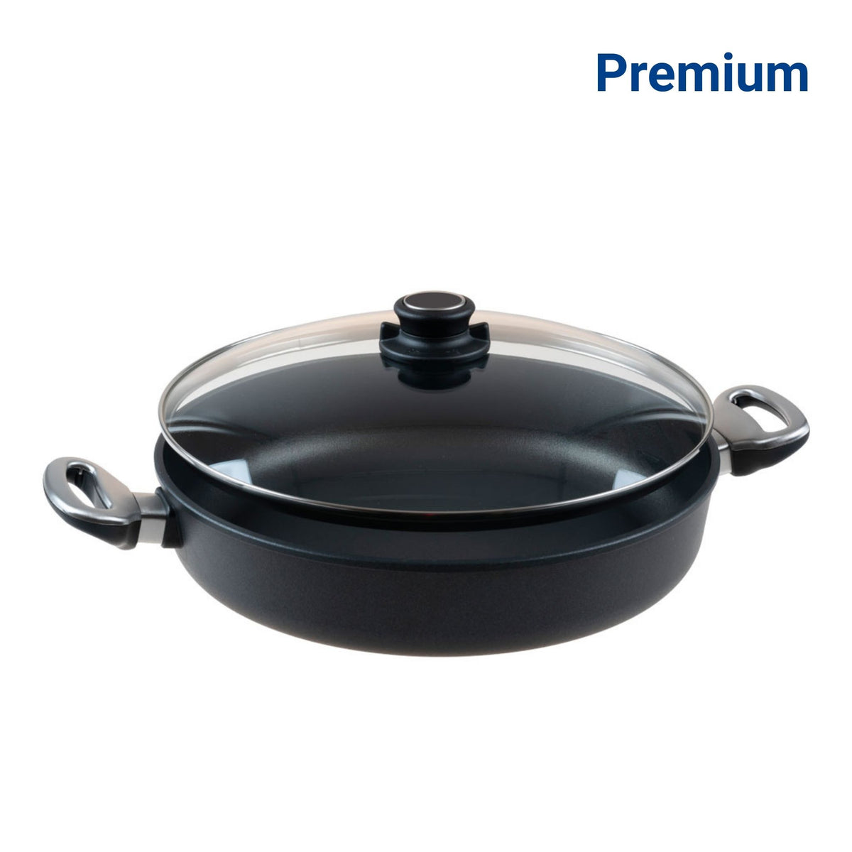 Schwarze Schmorpfanne aus Metall mit zwei Griffen und Glasdeckel, mattierte Oberfläche.