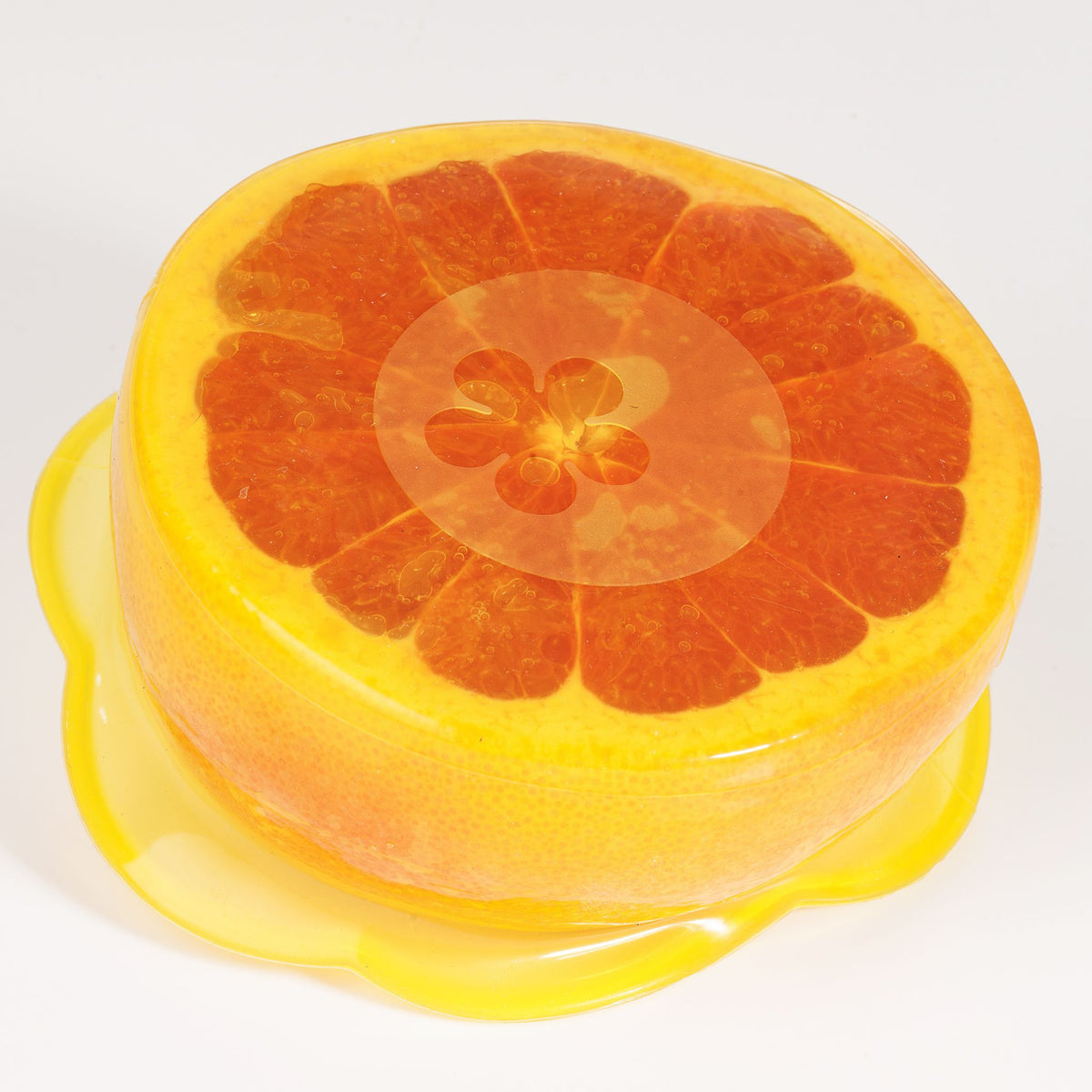 Frischer gelber Deckel mit aufgedrucktem Orangenmotiv, rund und dehnbar.
