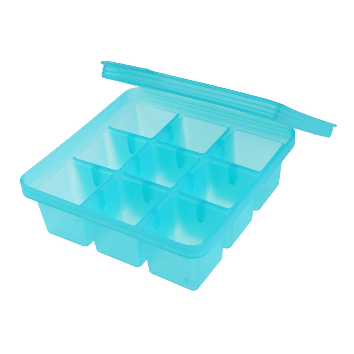 Hellblaue, flexible Eiswürfelform mit neun quadratischen Fächern und flexiblem Deckel.