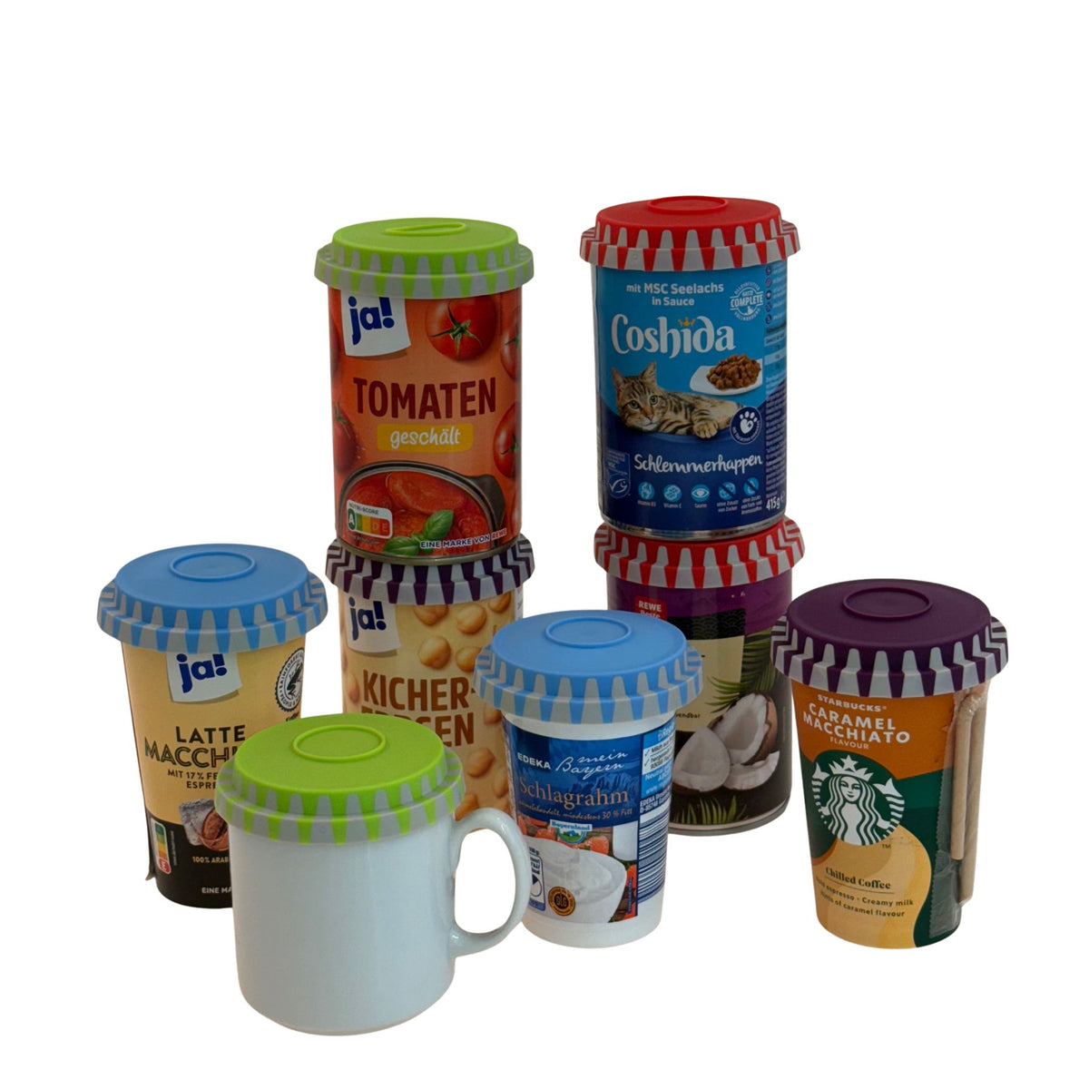 Sechsteiliges Set bunter Deckel aus Kunststoff auf verschiedenen Bechern und Tasse.